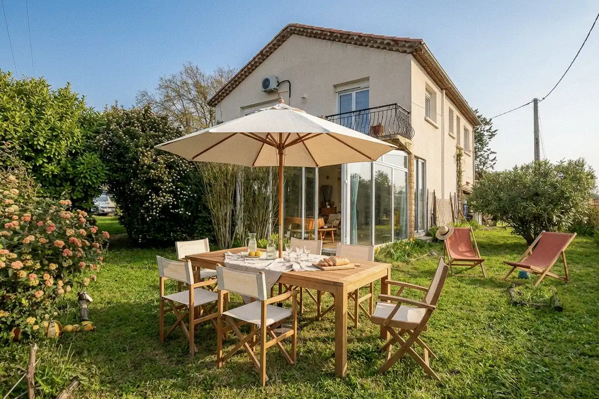 Jardin maison Alès — Été Méditerranéen Chic
